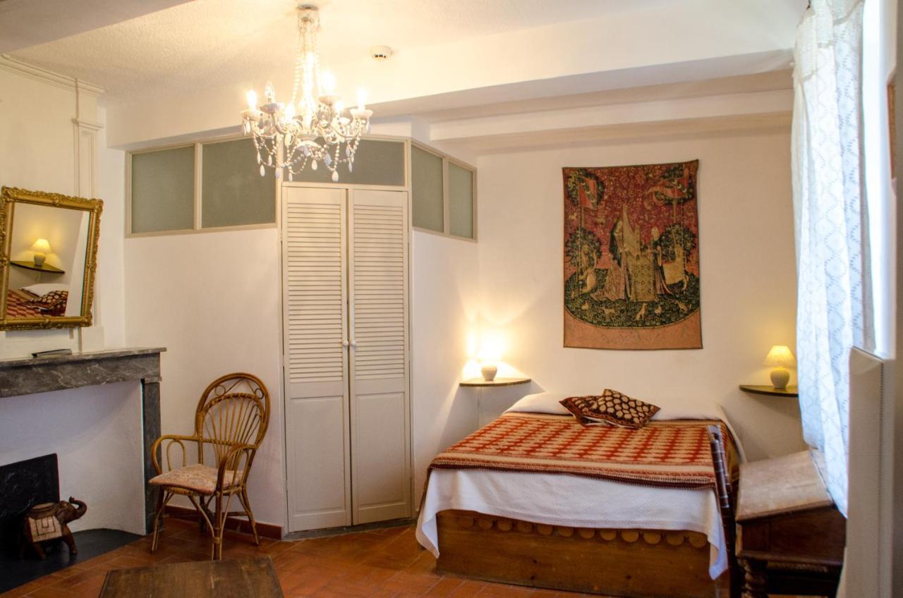 ונאסק Hotel Les Remparts מראה חיצוני תמונה